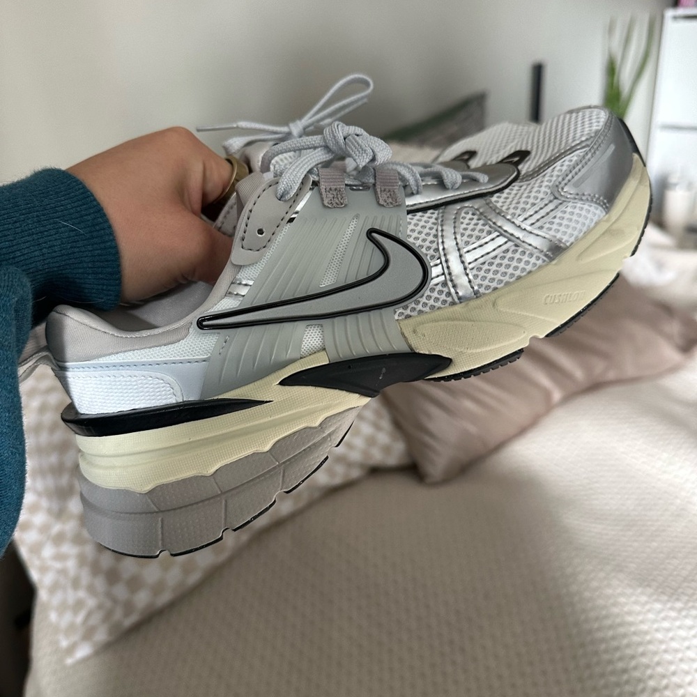Nike v2k running shoes